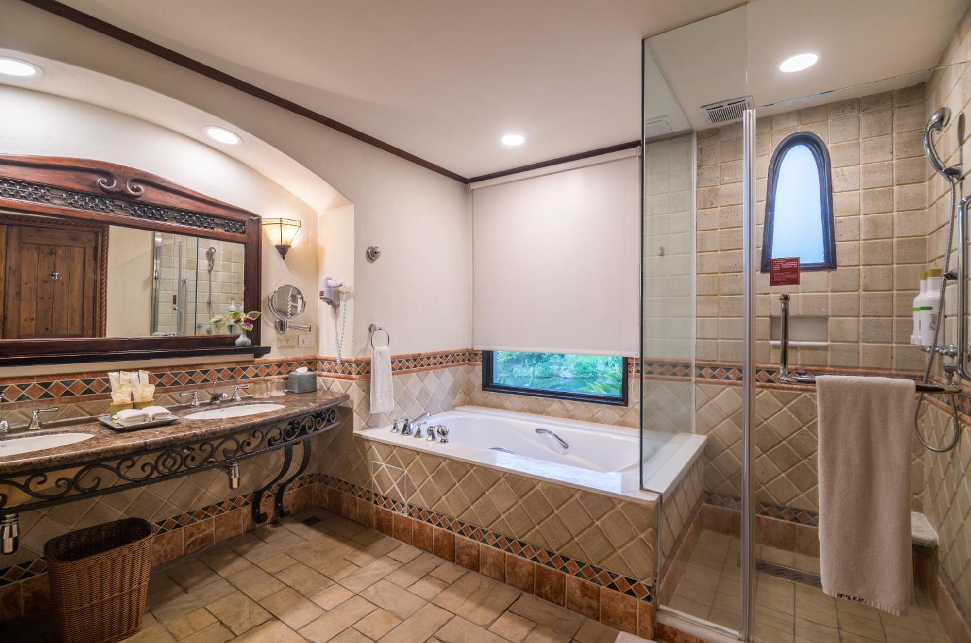 Promisedland Resort & Lagoon Шоуфен Екстер'єр фото Bathroom