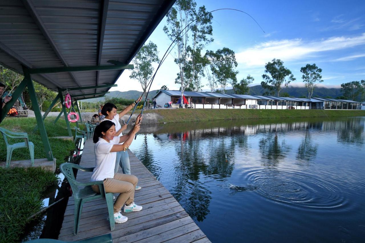 Promisedland Resort & Lagoon Шоуфен Екстер'єр фото Fishing at the farm
