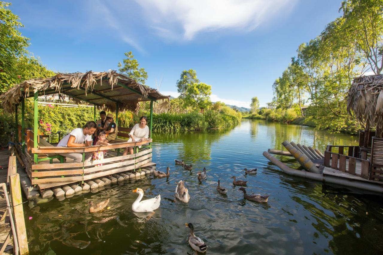 Promisedland Resort & Lagoon Шоуфен Екстер'єр фото The lake at the park